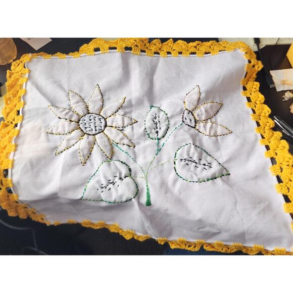 Vintage Embroidered Casserole Dish Cover – Handmade Linen Potluck Cover, Retro - Picture 2 of 2